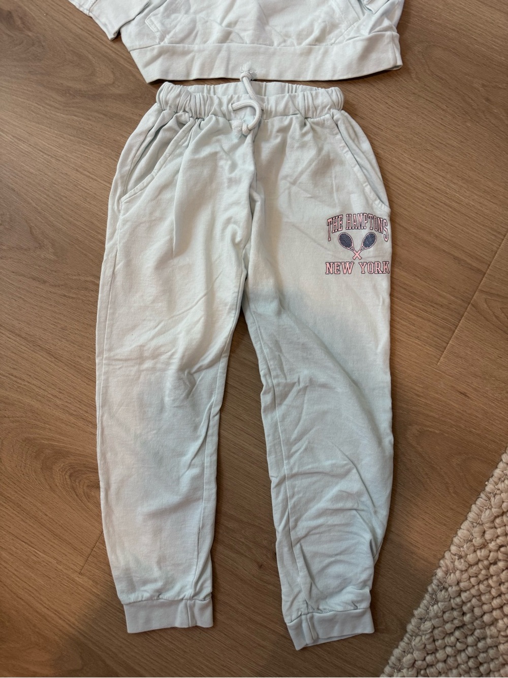 The Hamptons New York White Sweatsuit Set Vintage Havana - Picture 2 of 3